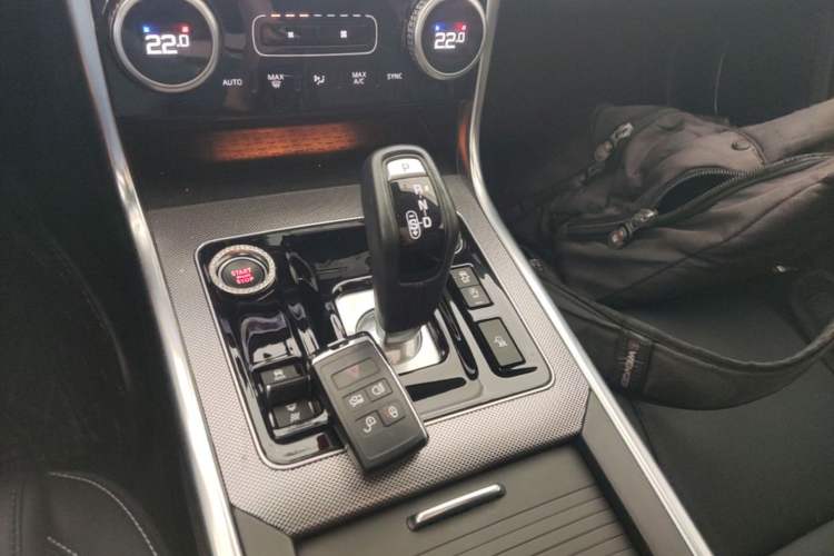 Used Jaguar XEL 2020 2.0T 200 PS R-DYNAMIC S Advanced Sport Edition Gear Lever