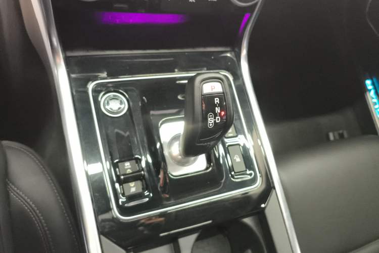 Used Jaguar XEL 2020 2.0T 200 PS S Advanced Elegance Edition Gear Lever