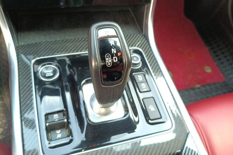Used Jaguar XEL 2020 2.0T 200 PS R-DYNAMIC S Advanced Sport Edition Gear Lever