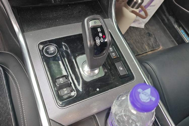 Used Jaguar XEL 2020 2.0T 200 PS R-DYNAMIC S Advanced Sport Edition Gear Lever