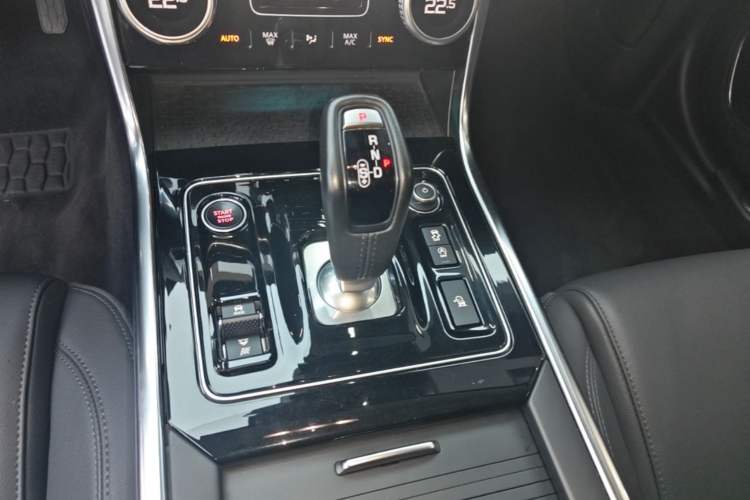 Used Jaguar XEL 2020 2.0T 200 PS S Advanced Elegance Edition Gear Lever