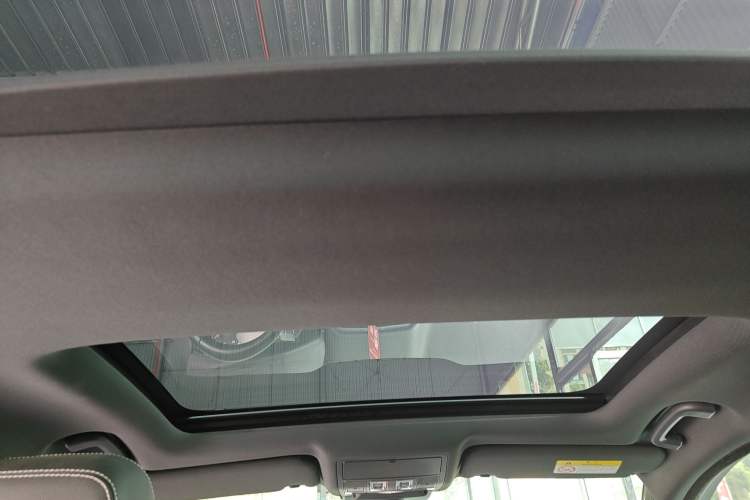 Used Jaguar XEL 2020 2.0T 200PS R-DYNAMIC Youth Sports Edition Headliner