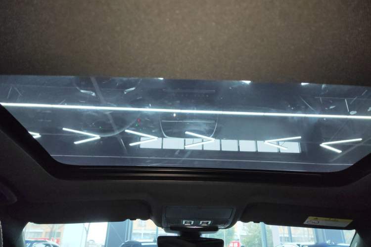 Used Jaguar XEL 2020 2.0T 200PS R-DYNAMIC Youth Sports Edition Headliner