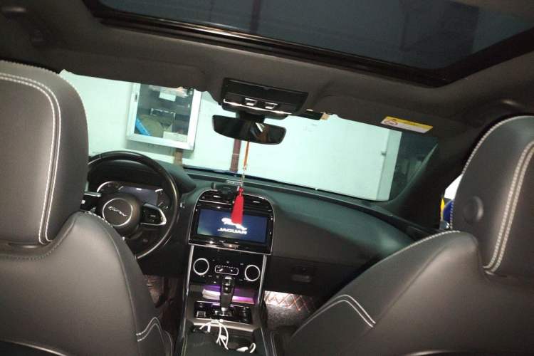 Used Jaguar XEL 2020 2.0T 200 PS R-DYNAMIC S Advanced Sport Edition Headliner