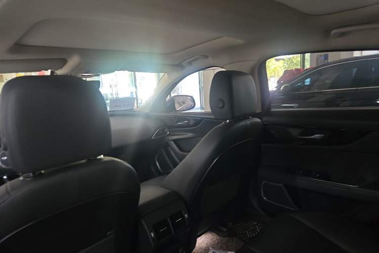 Used Jaguar XEL 2020 2.0T 250 PS SE Tech-Elegant Edition Headliner