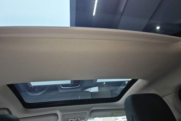 Used Jaguar XEL 2020 2.0T 200 PS S Advanced Elegance Edition Headliner