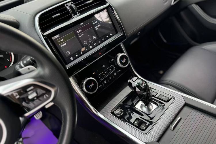 Used Jaguar XEL 2020 2.0T 200 PS R-DYNAMIC S Advanced Sport Edition Interior 2