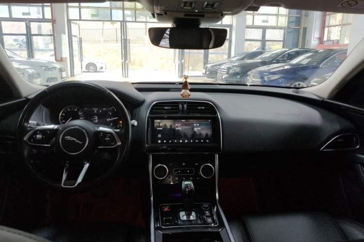 Used Jaguar XEL 2020 2.0T 200 PS S Advanced Elegance Edition Interior 2