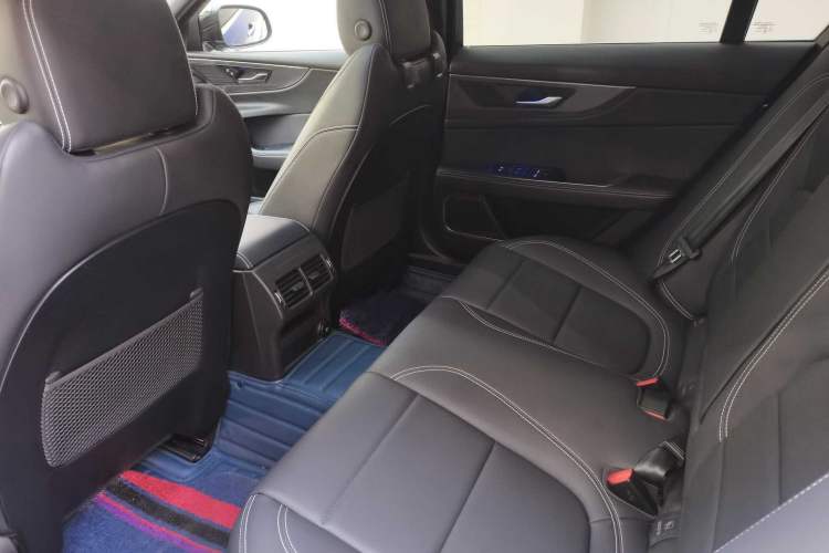Used Jaguar XEL 2020 2.0T 200 PS R-DYNAMIC S Advanced Sport Edition Interior 2