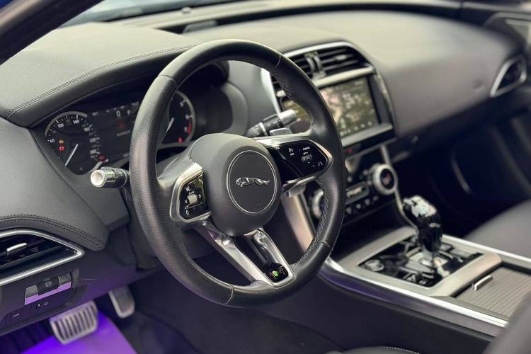 Used Jaguar XEL 2020 2.0T 200 PS R-DYNAMIC S Advanced Sport Edition Interior 3