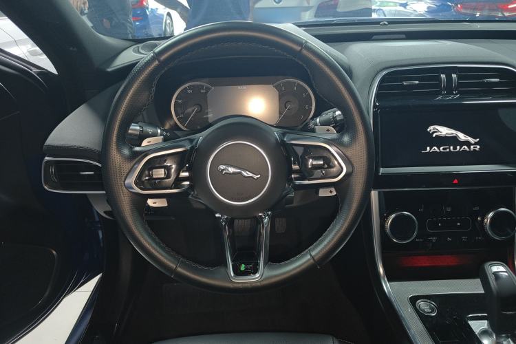 Used Jaguar XEL 2020 2.0T 200 PS R-DYNAMIC S Advanced Sport Edition Interior 3