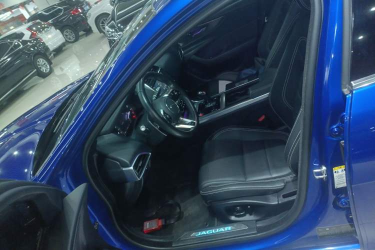 Used Jaguar XEL 2020 2.0T 200PS R-DYNAMIC Youth Sports Edition Interior 3