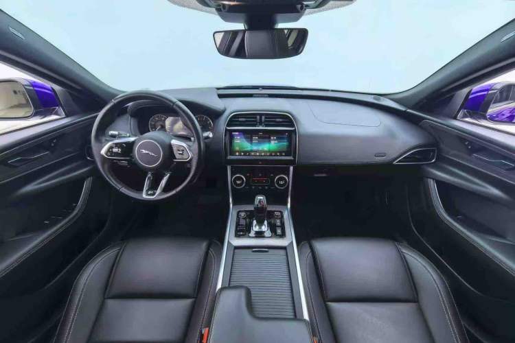 Used Jaguar XEL 2020 2.0T 200 PS R-DYNAMIC S Advanced Sport Edition Interior 3