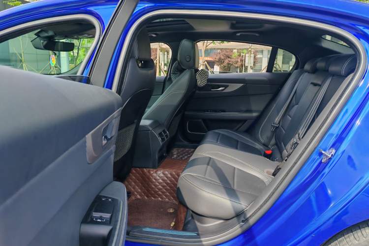 Used Jaguar XEL 2020 2.0T 200 PS R-DYNAMIC S Advanced Sport Edition Interior 3
