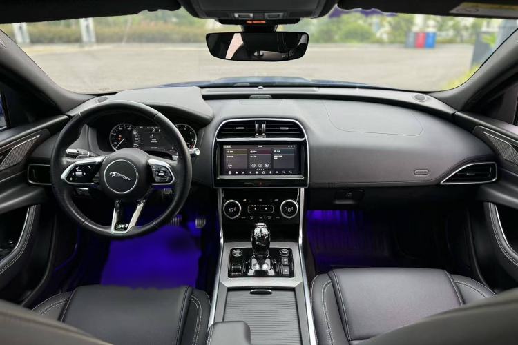 Used Jaguar XEL 2020 2.0T 200 PS R-DYNAMIC S Advanced Sport Edition Interior 4