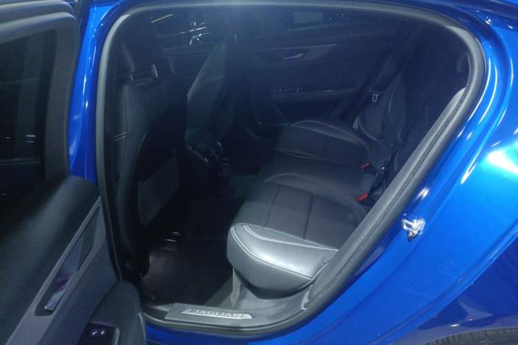 Used Jaguar XEL 2020 2.0T 200PS R-DYNAMIC Youth Sports Edition Interior 4