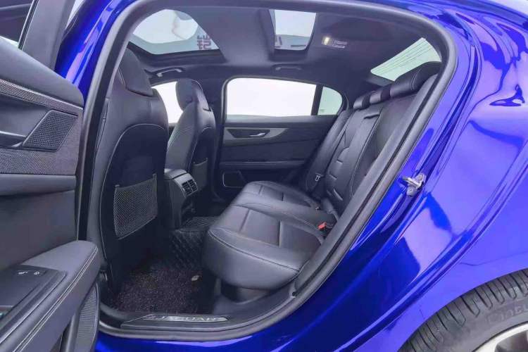 Used Jaguar XEL 2020 2.0T 200 PS R-DYNAMIC S Advanced Sport Edition Interior 4