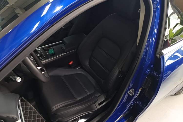 Used Jaguar XEL 2020 2.0T 200 PS S Advanced Elegance Edition Left Front Seat