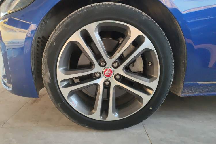 Used Jaguar XEL 2020 2.0T 200 PS R-DYNAMIC S Advanced Sport Edition Left Front Wheel Hub