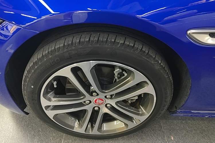 Used Jaguar XEL 2020 2.0T 200 PS R-DYNAMIC S Advanced Sport Edition Left Front Wheel Hub
