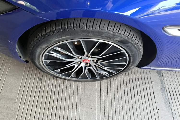 Used Jaguar XEL 2020 2.0T 200 PS S Advanced Elegance Edition Left Front Wheel Hub