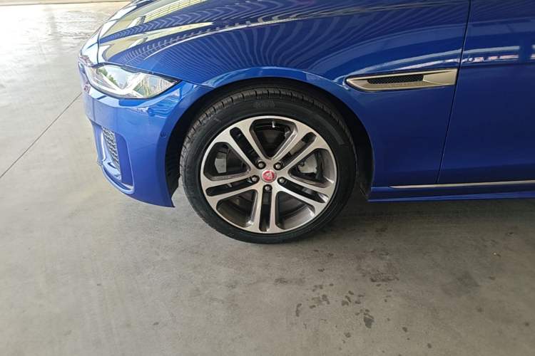 Used Jaguar XEL 2020 2.0T 200 PS R-DYNAMIC S Advanced Sport Edition Left Front Wheel Hub