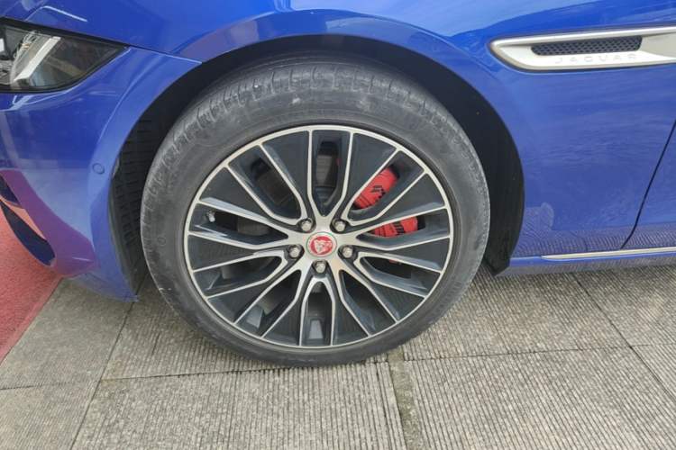 Used Jaguar XEL 2020 2.0T 200 PS S Advanced Elegance Edition Left Front Wheel Hub
