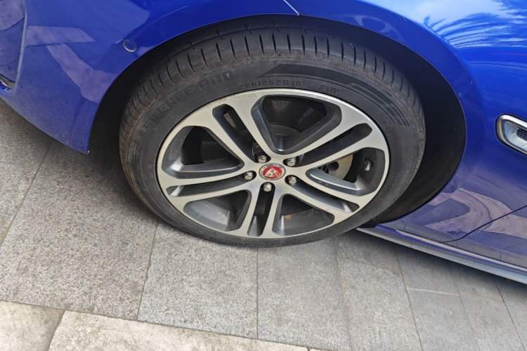 Used Jaguar XEL 2020 2.0T 200 PS R-DYNAMIC S Advanced Sport Edition Left Front Wheel Hub