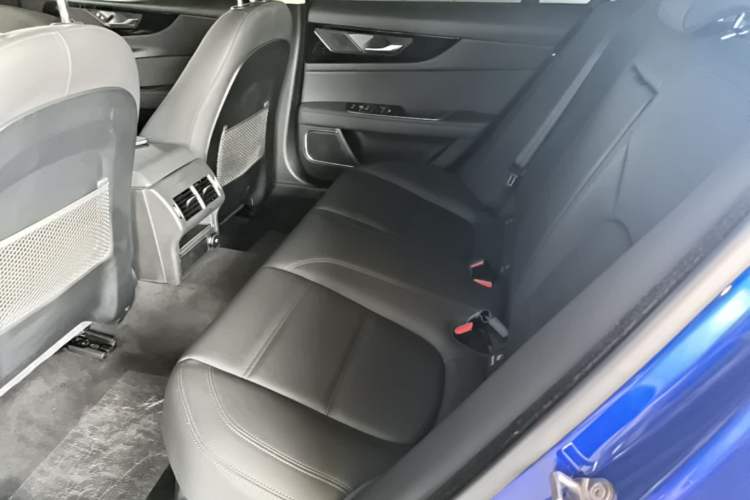 Used Jaguar XEL 2020 2.0T 200 PS S Advanced Elegance Edition Left Rear Seat