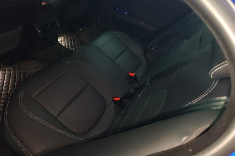 Used Jaguar XEL 2020 2.0T 200PS R-DYNAMIC Youth Sports Edition Left Rear Seat