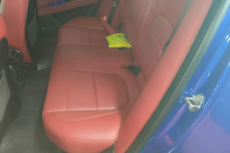 Used Jaguar XEL 2020 2.0T 250 PS R-DYNAMIC HSE Luxury Sport Edition Left Rear Seat