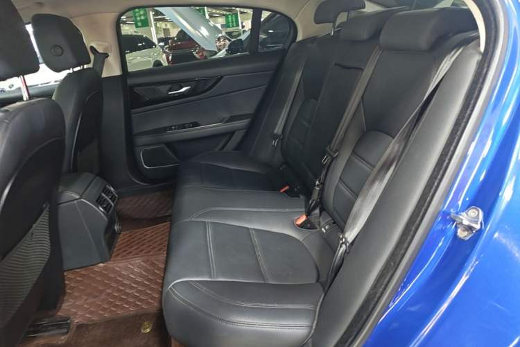 Used Jaguar XEL 2020 2.0T 200 PS S Advanced Elegance Edition Left Rear Seat