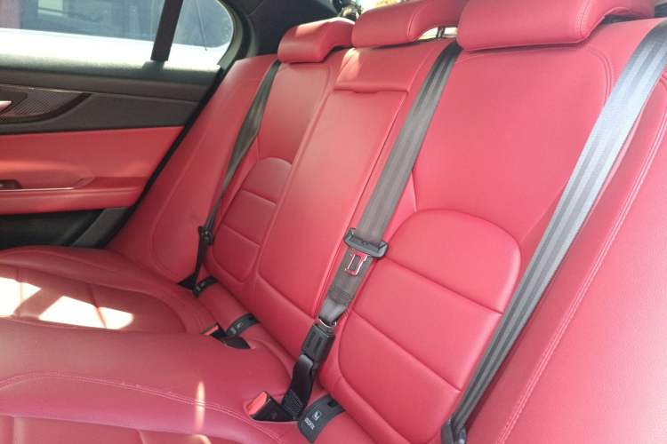 Used Jaguar XEL 2020 2.0T 200 PS R-DYNAMIC S Advanced Sport Edition Left Rear Seat
