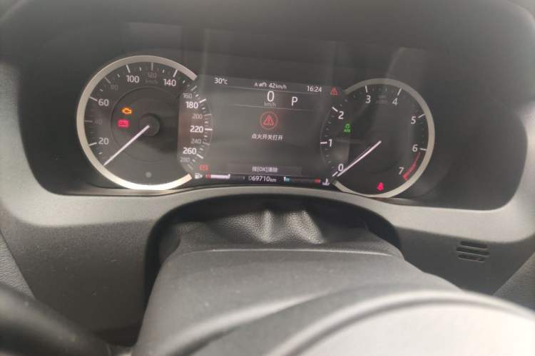Used Jaguar XEL 2020 2.0T 200 PS S Advanced Elegance Edition Odometer Close Up