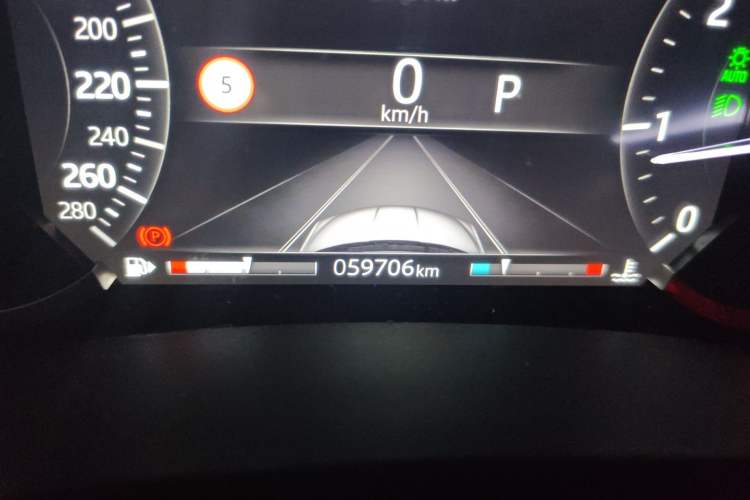 Used Jaguar XEL 2020 2.0T 200 PS R-DYNAMIC S Advanced Sport Edition Odometer Close Up