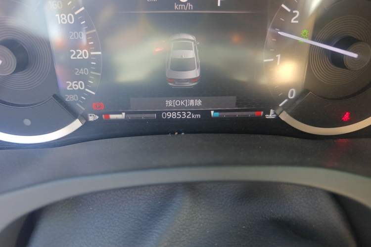 Used Jaguar XEL 2020 2.0T 200 PS R-DYNAMIC S Advanced Sport Edition Odometer Close Up