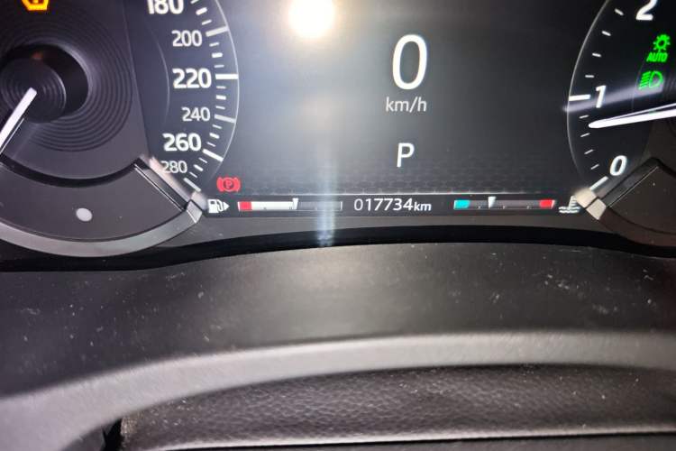 Used Jaguar XEL 2020 2.0T 200 PS R-DYNAMIC S Advanced Sport Edition Odometer Close Up