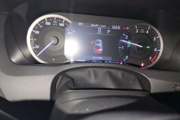 Used Jaguar XEL 2020 2.0T 200 PS R-DYNAMIC S Advanced Sport Edition Odometer Close Up