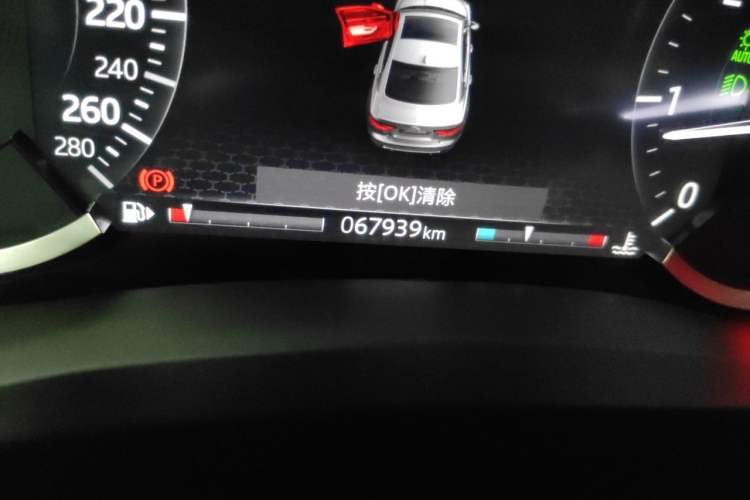 Used Jaguar XEL 2020 2.0T 200 PS R-DYNAMIC S Advanced Sport Edition Odometer Close Up