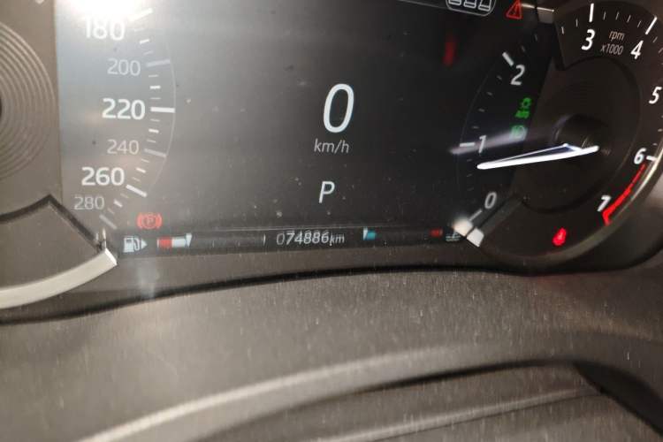 Used Jaguar XEL 2020 2.0T 200 PS R-DYNAMIC S Advanced Sport Edition Odometer Close Up