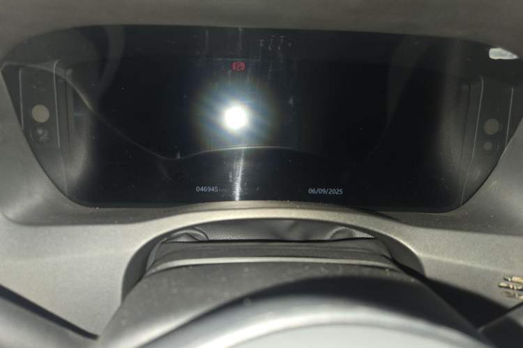 Used Jaguar XEL 2020 2.0T 250 PS SE Tech-Elegant Edition Odometer Close Up