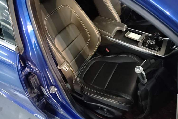 Used Jaguar XEL 2020 2.0T 200 PS R-DYNAMIC S Advanced Sport Edition Right Front Seat