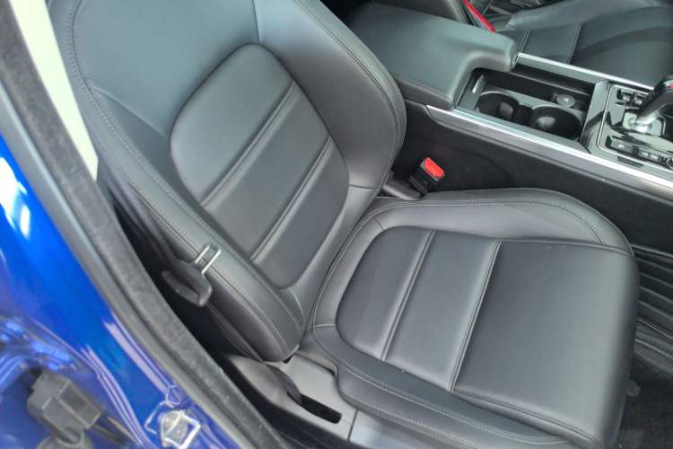 Used Jaguar XEL 2020 2.0T 200 PS S Advanced Elegance Edition Right Front Seat