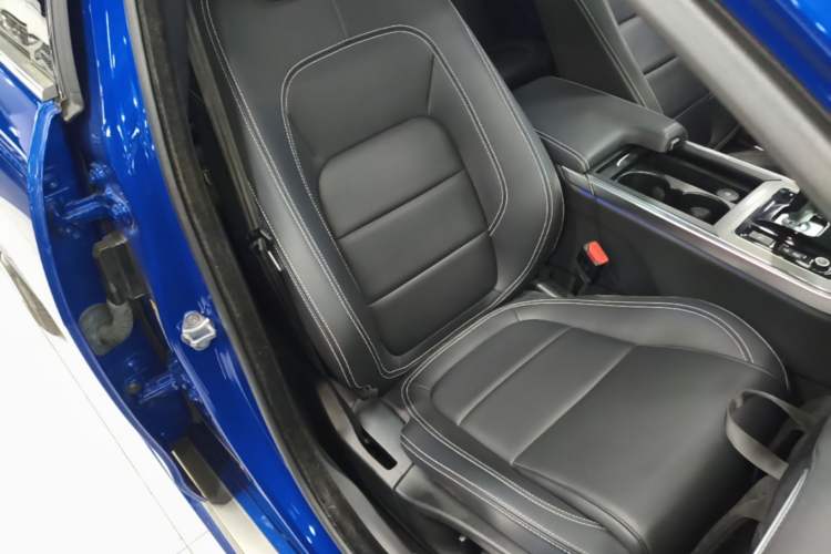 Used Jaguar XEL 2020 2.0T 200 PS R-DYNAMIC S Advanced Sport Edition Right Front Seat
