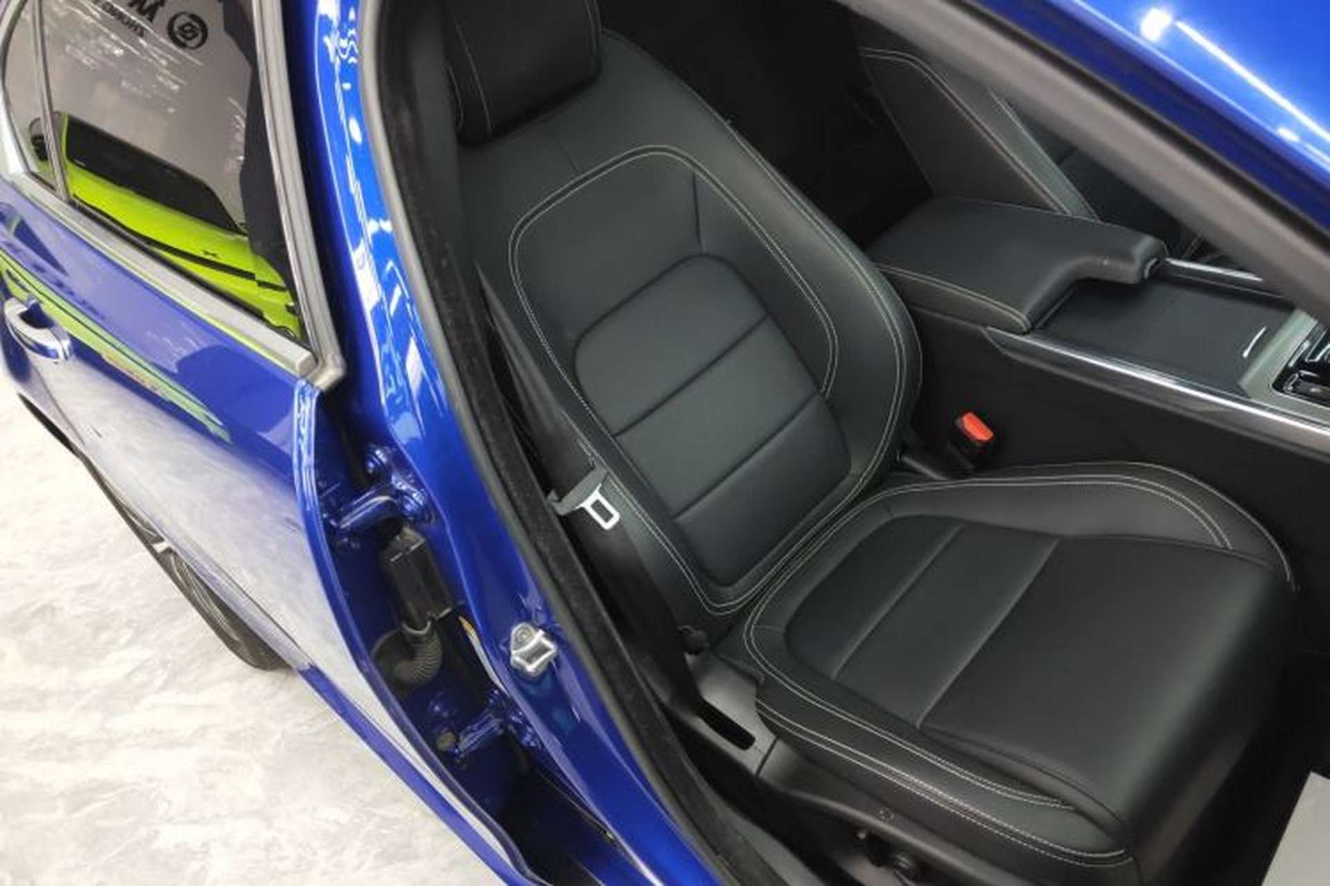 Used Jaguar XEL 2020 2.0T 200PS R-DYNAMIC Youth Sports Edition Right Front Seat