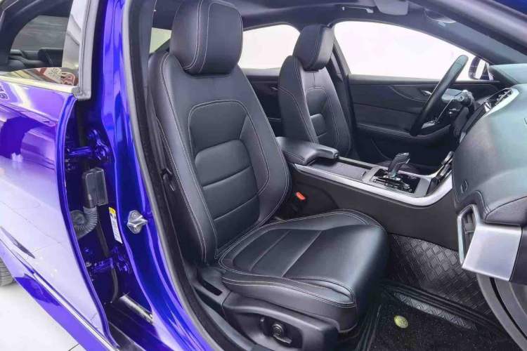 Used Jaguar XEL 2020 2.0T 200 PS R-DYNAMIC S Advanced Sport Edition Right Front Seat
