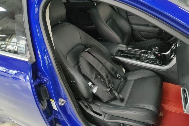 Used Jaguar XEL 2020 2.0T 200 PS S Advanced Elegance Edition Right Front Seat