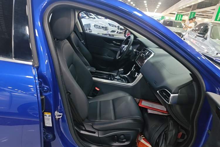 Used Jaguar XEL 2020 2.0T 200 PS S Advanced Elegance Edition Right Front Seat