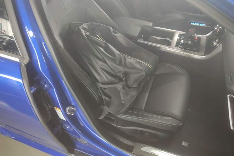 Used Jaguar XEL 2020 2.0T 200 PS R-DYNAMIC S Advanced Sport Edition Right Front Seat