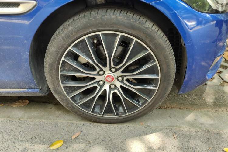 Used Jaguar XEL 2020 2.0T 200 PS S Advanced Elegance Edition Right Front Wheel Hub